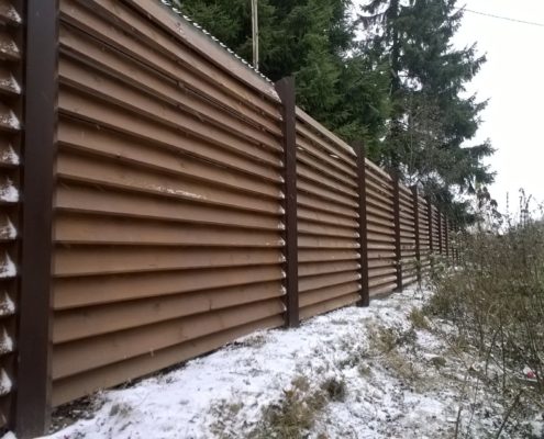 деревянный забор коричневый