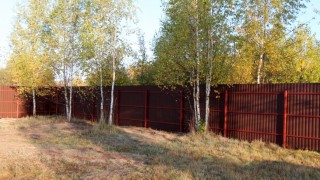 забор из профнастила коричневый