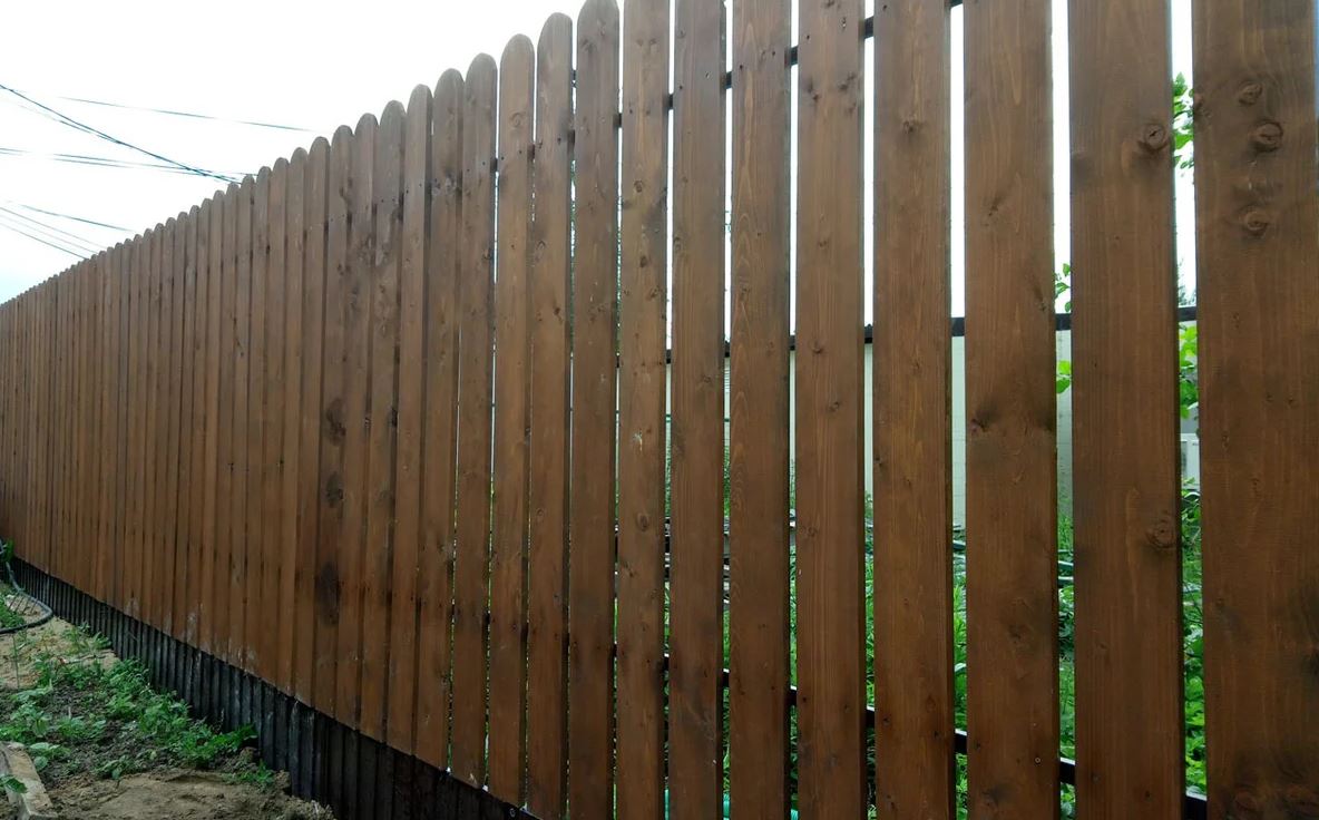 стандартный деревянный забор